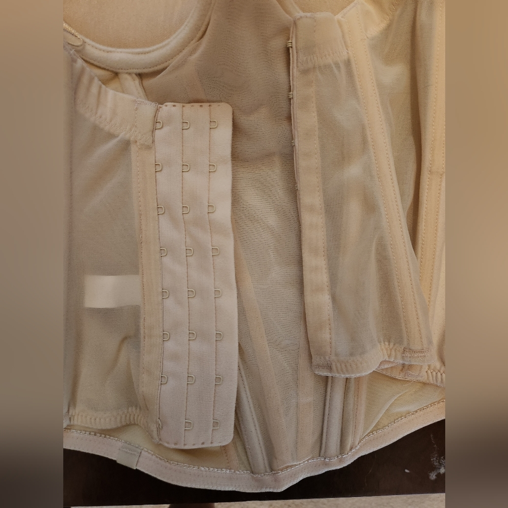 Bustier - Picture 2 of 4